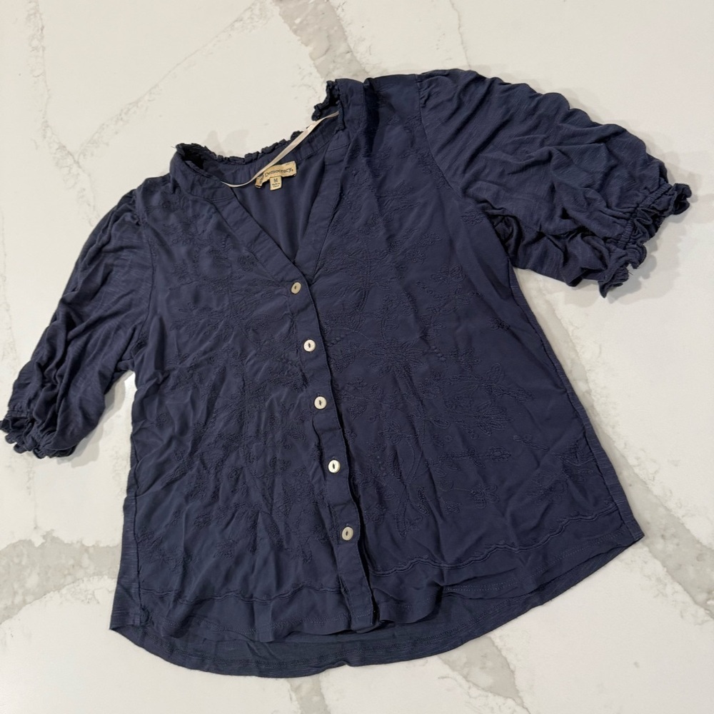 Democracy Floral Embroidered Button Front Blouse Ruffle Trim Women’s Medium Navy - Picture 2 of 8